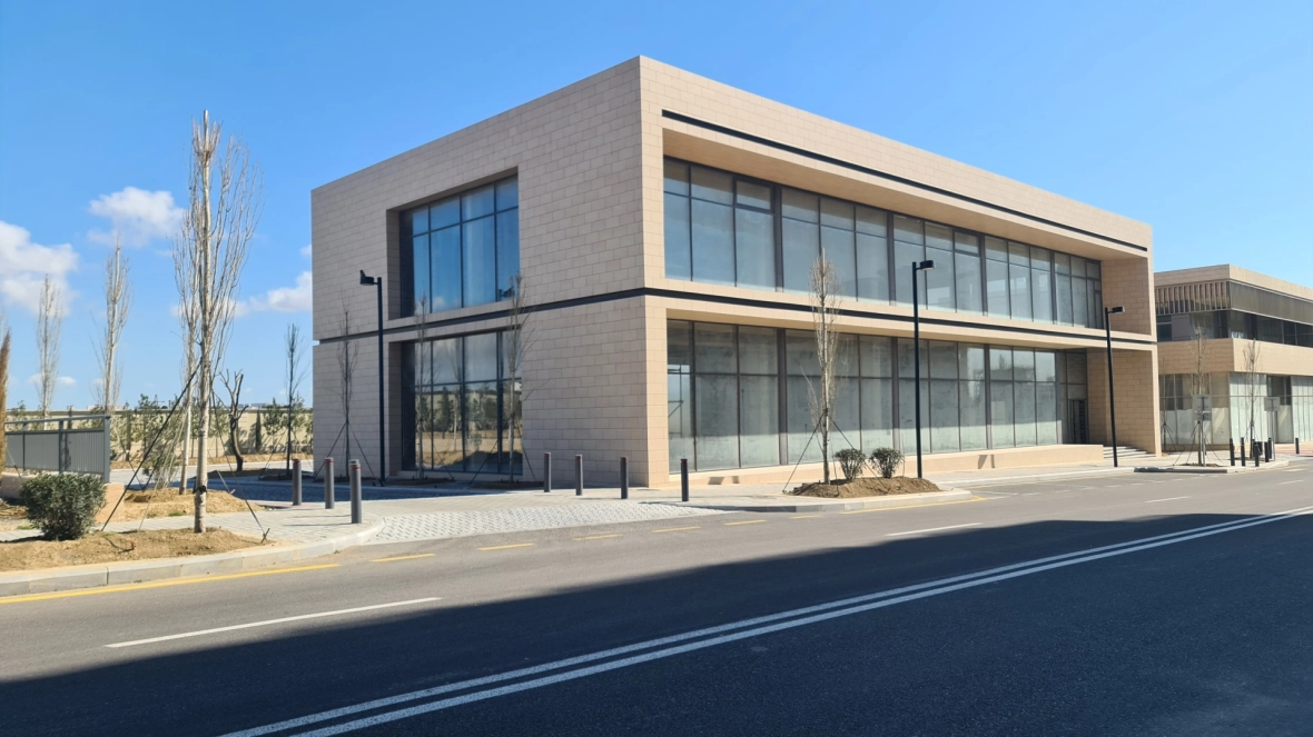 Многофункциональное общественное здание - BE 40-41