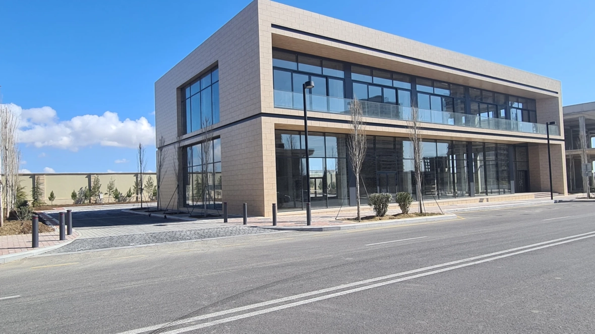 Многофункциональное общественное здание - BE 45