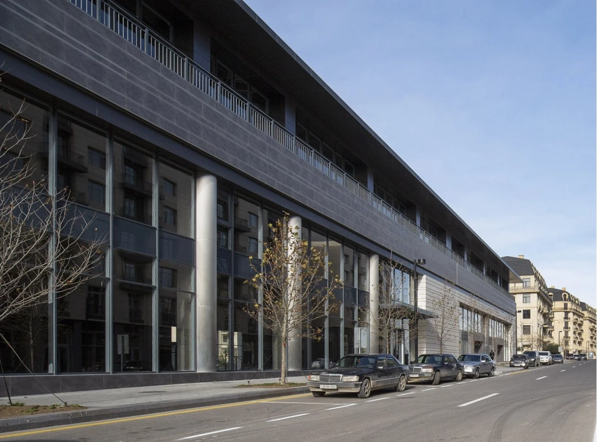 Многофункциональное общественное здание